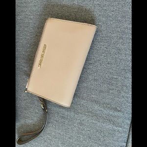 Tan Micheal Kors wrist wallet